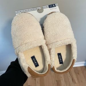 NEW IZOD Slippers